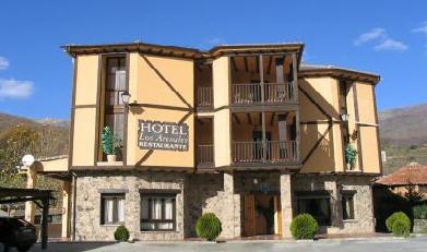 Hotel Los Arenales De Jerte Bagian luar foto